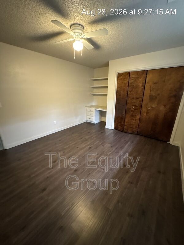 Building Photo - 1009 W Laura Ave
