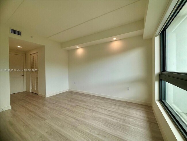 Building Photo - 2285 SW 27th St