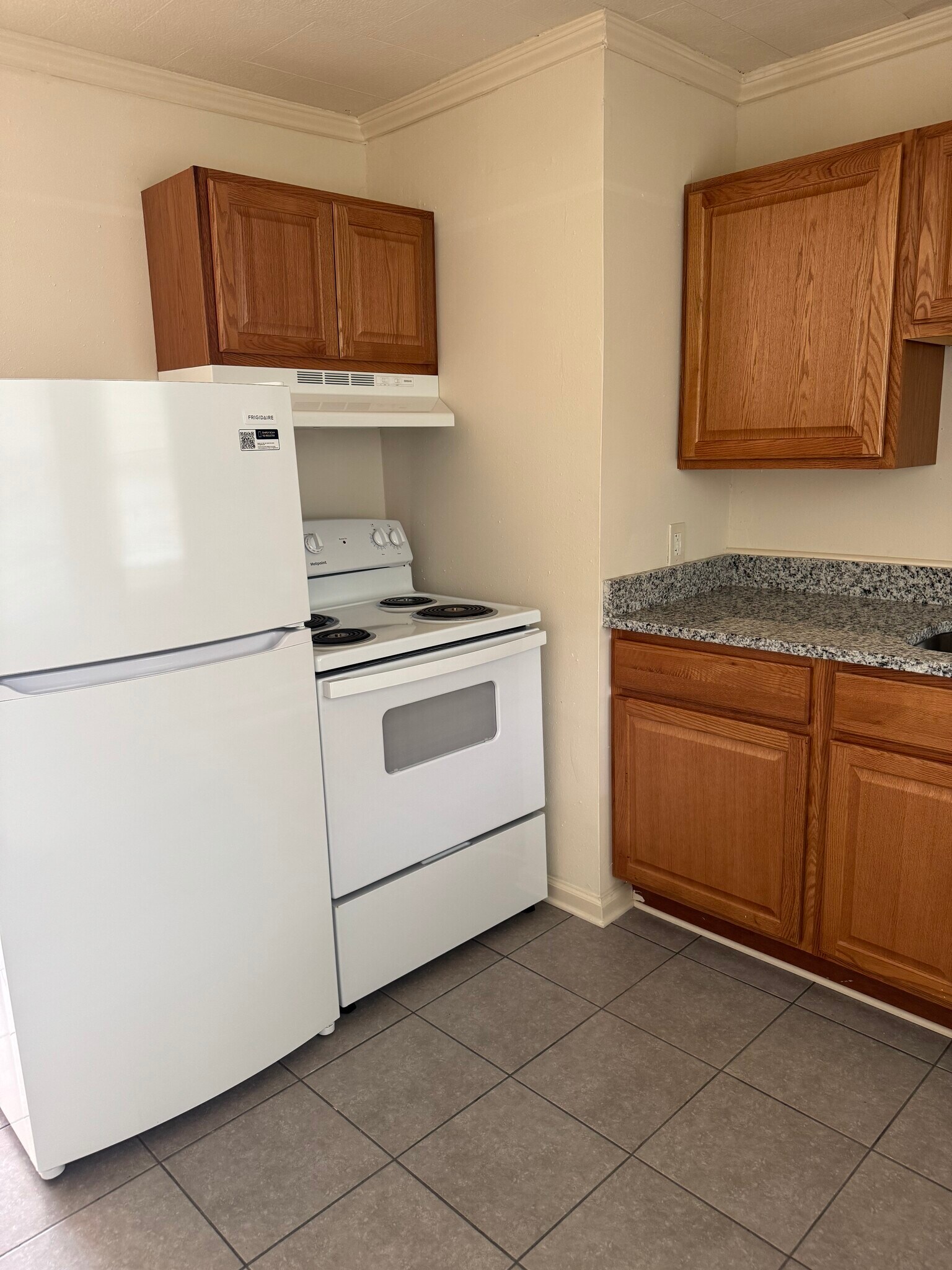 Building Photo - 107 Upsilon St
