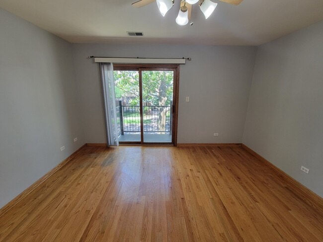 Building Photo - 7411 N Claremont Ave