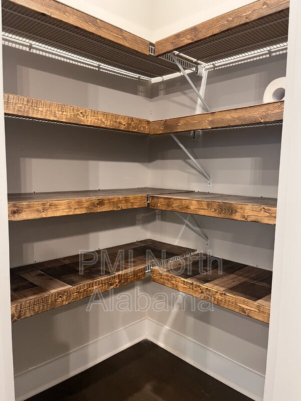 Building Photo - 14741 Greenleaf Dr