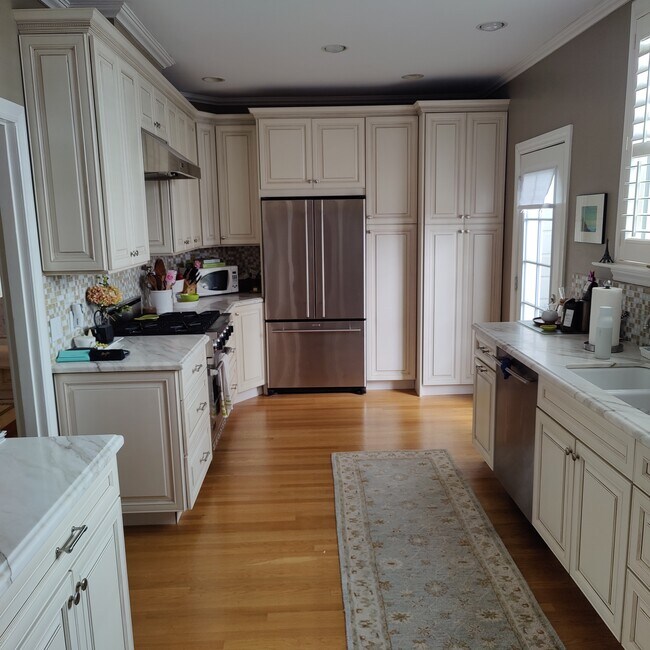 Kitchen - 35 Cervantes Blvd