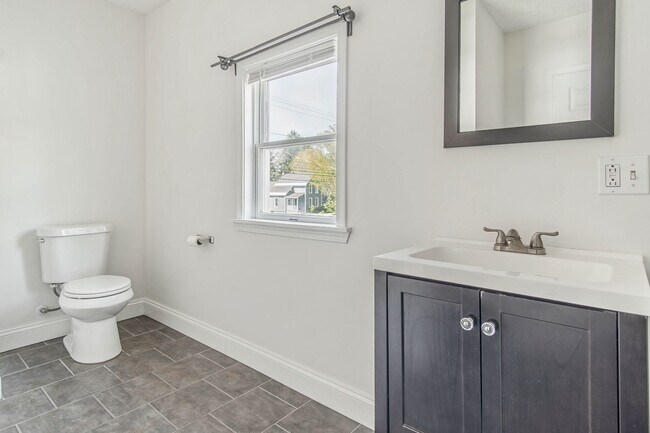 Building Photo - Charming 3Bed/2Bath Home Minutes from Fort Drum | Pet Friendly | Garage + Spacious Yard