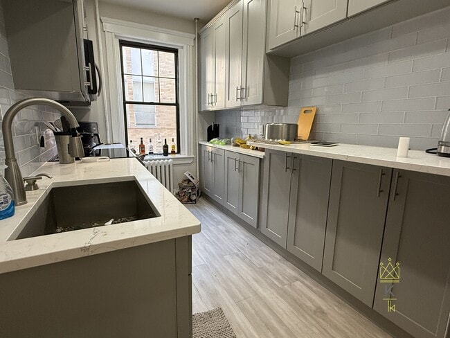 Building Photo - 370 Chestnut Hill Ave