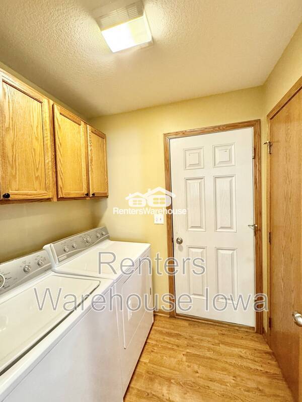 Building Photo - 2011 E 1st Ave