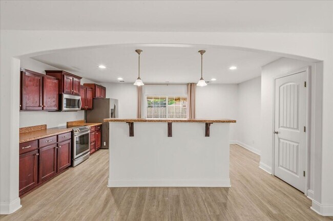 Building Photo - Spacious 5-Bedroom Home with Screened Patio & Private Fenced Yard in Guyton