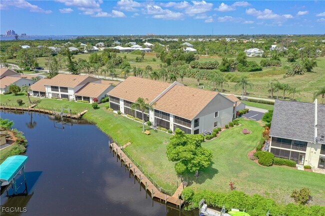 Building Photo - 15140 Riverbend Blvd