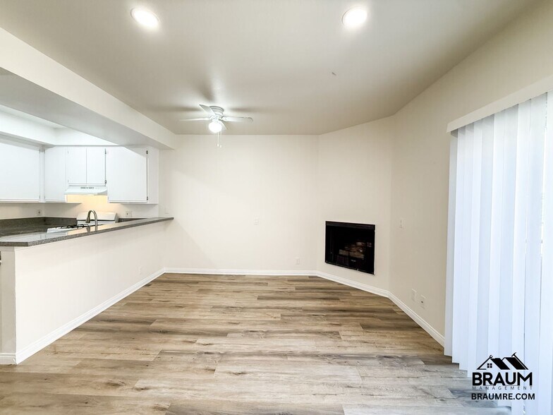 Building Photo - 11459 Collins St