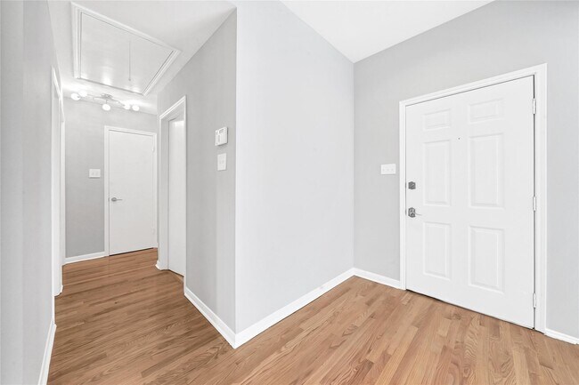 Building Photo - 2239 Kinbrook Dr