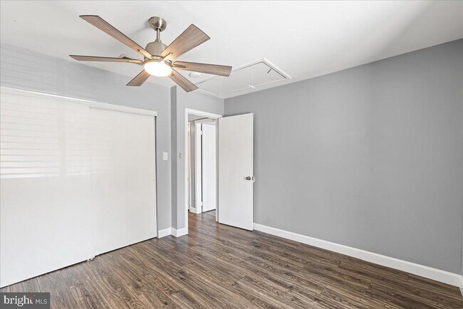 Building Photo - 148 Chelsea Cir
