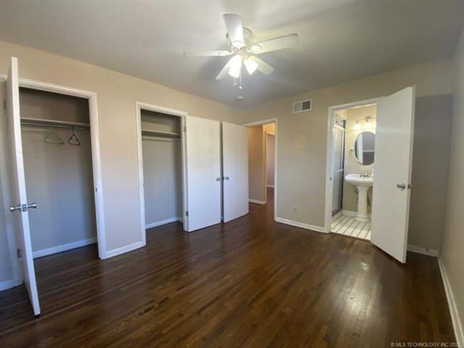 Building Photo - Mid-town Gem where comfort meets convenien...