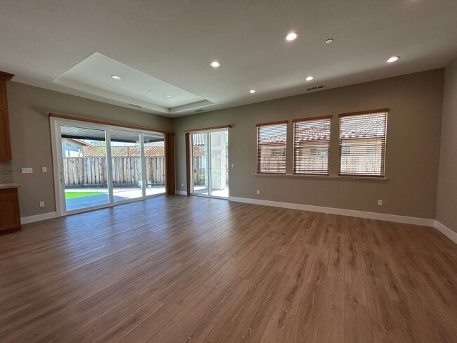 Building Photo - 3 Bedroom 2 Bathroom Luxury 55+ Living in Twin Oaks