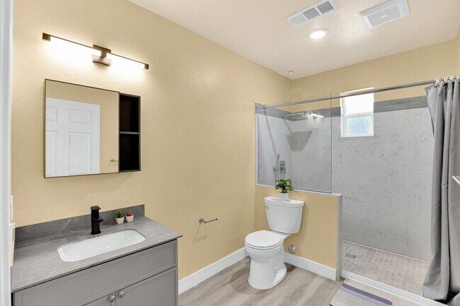 Building Photo - 4094 Hamilton Ave