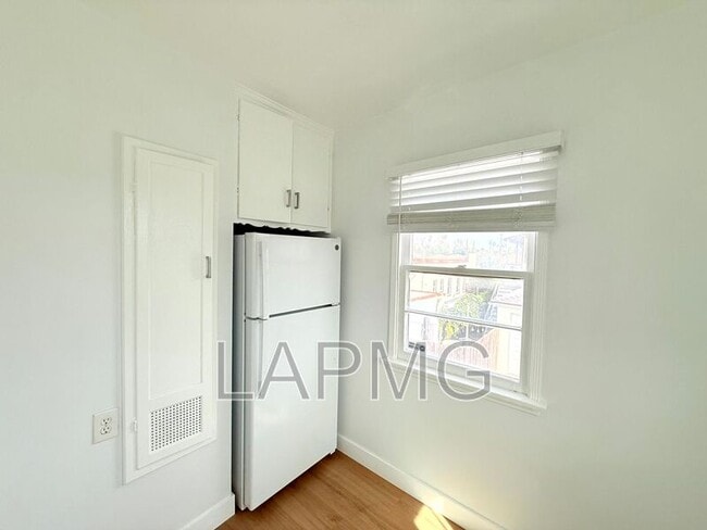 Building Photo - 230-232 Rennie Avenue