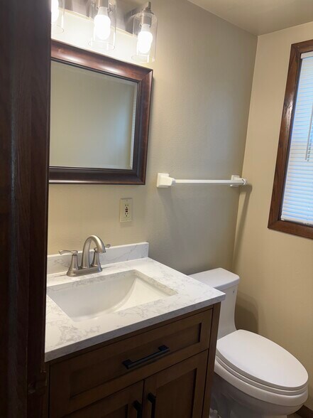 Upper Full Bath - S71W14888 Westcot Dr