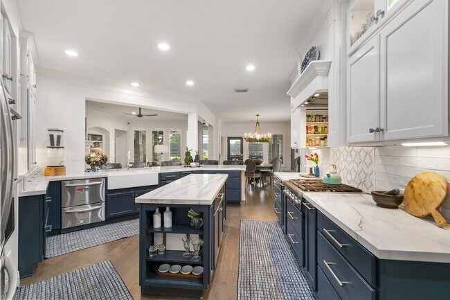 Building Photo - 2560 Costa Mesa Cir