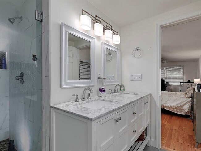 Building Photo - 3940 Forrest Ct