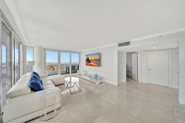 Building Photo - 1717 N Bayshore Dr