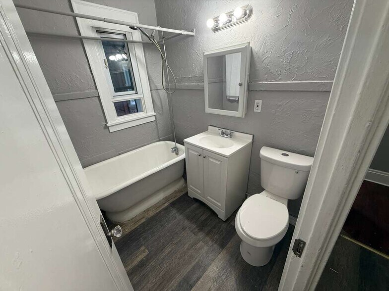 Building Photo - 392 E 147th St