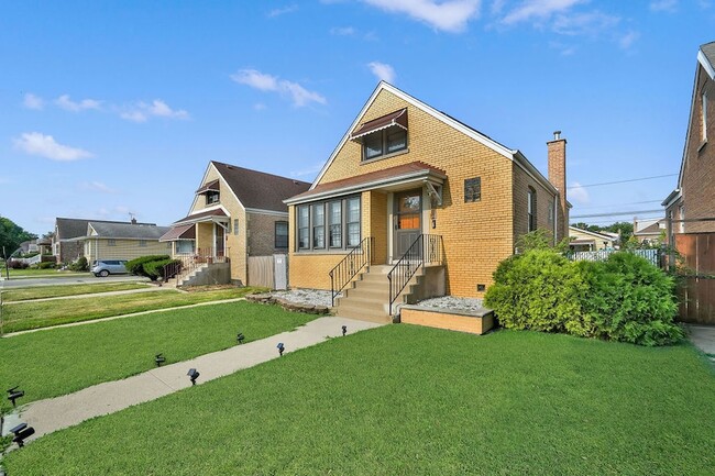 Building Photo - 6452 S Knox Ave