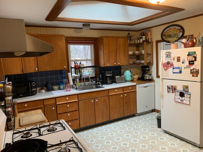 Building Photo - 3 bd/1.5 bath Charming Home just 4 blocks from IU Jacob's School of Music - Available August 2027!