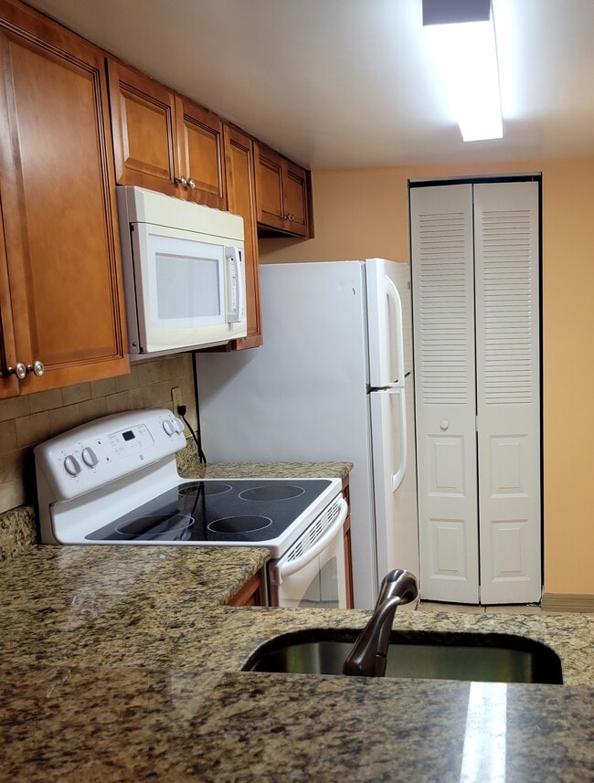 Building Photo - 8628 Tahoe Ct