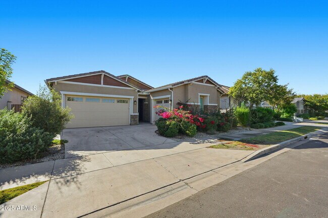 Building Photo - 9749 E Tahoe Ave