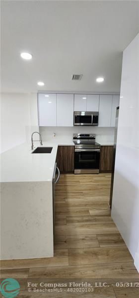Building Photo - 7355 Woodmont Terrace