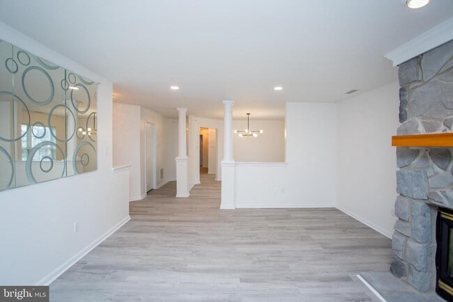Building Photo - 1108 Julian Dr W