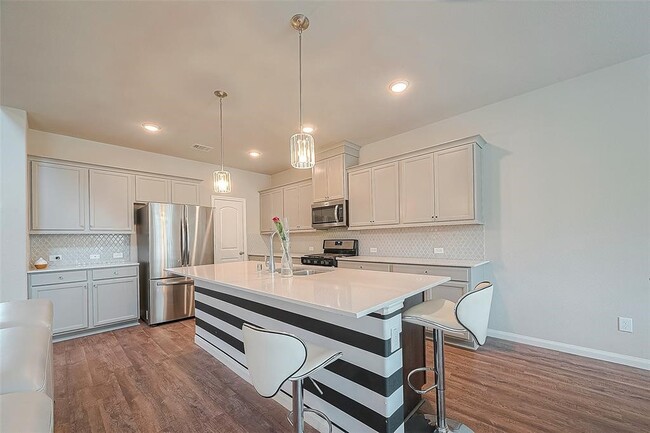 Building Photo - 21029 Crinet Square
