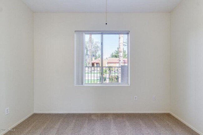 Building Photo - Gated, Resort Living, Club House, Fitness Center, Updated Unit!!!  2 bedroom, 2 bath split floor ...