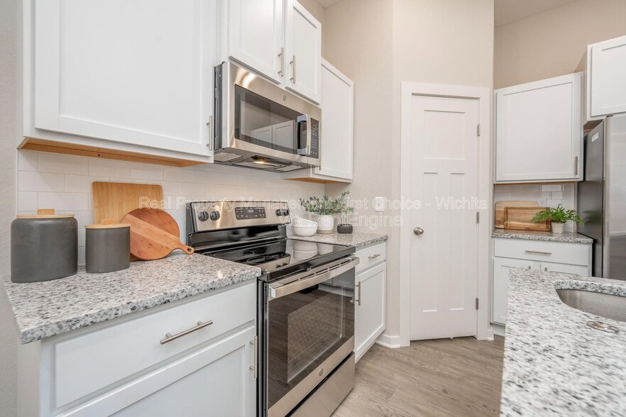 Building Photo - 3421 W 45th St S