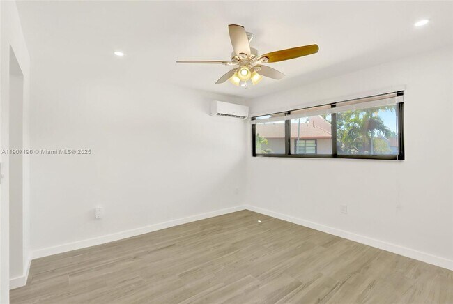 Building Photo - 9210 SW 136th St Cir