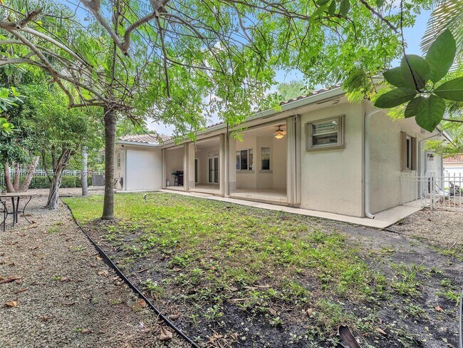 Building Photo - 820 Tangier St