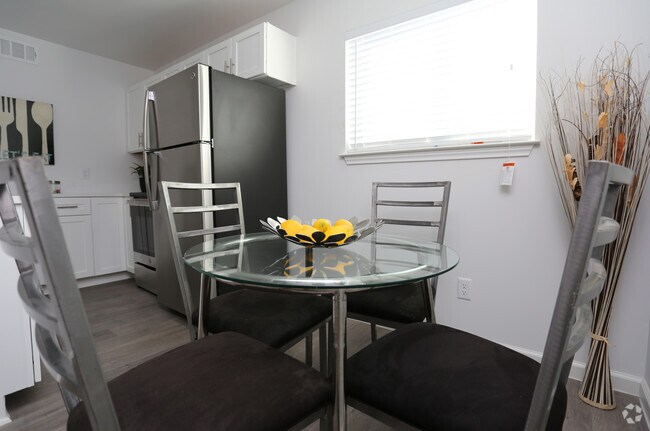 Interior Photo - 5005 San Jacinto St