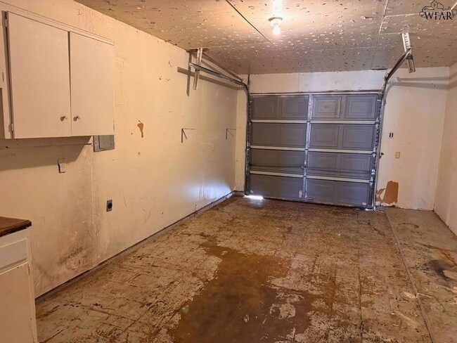 Building Photo - 1612 Phoenix Dr