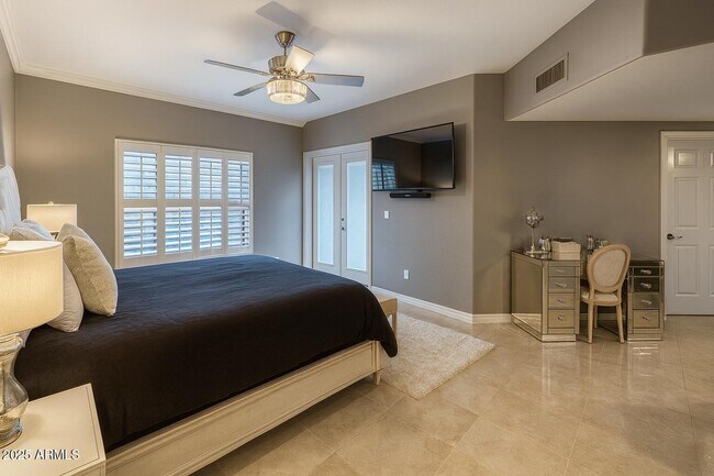 Building Photo - 8100 E Camelback Rd