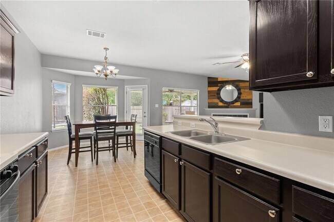 Building Photo - 601 Paso Fino Trail