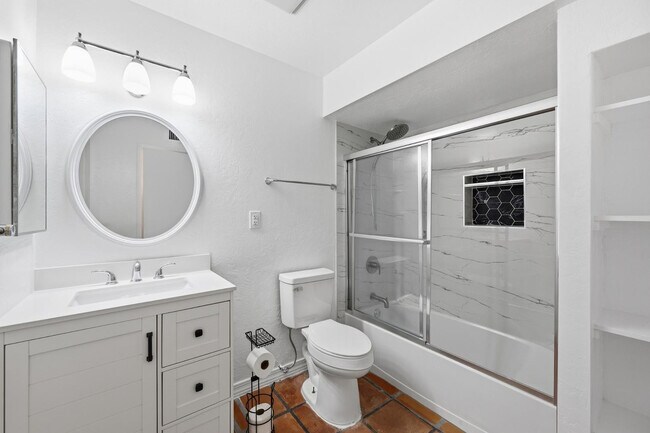 Building Photo - 8639 E Virginia Ave