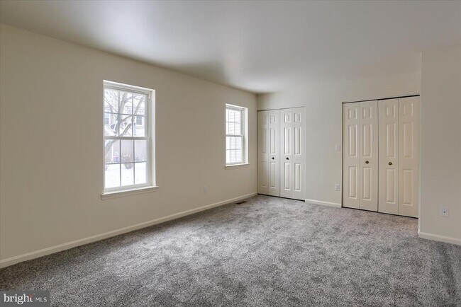 Building Photo - 1204 Cambridge Ct