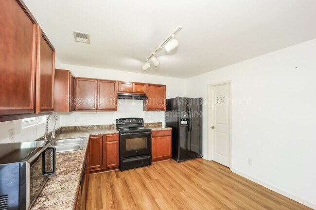 Building Photo - 2835 S Hills