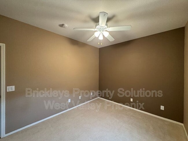 Building Photo - 18151 N Fiesta Dr