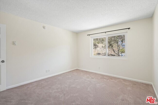 Building Photo - 18004 Coastline Dr