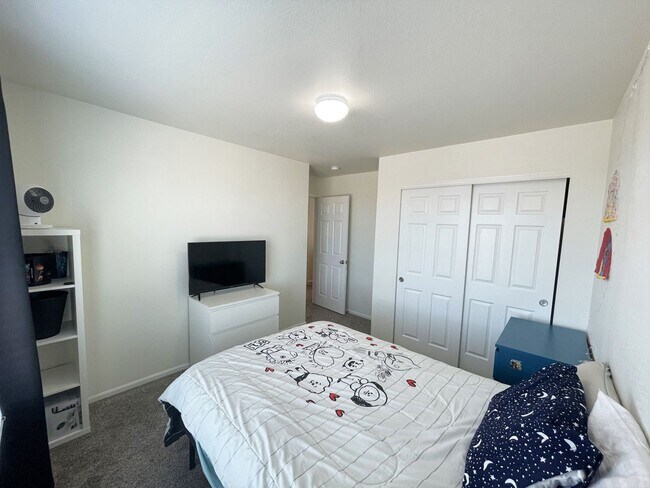 Building Photo - Spacious Charmer in sought after Meridian Ranch community- 2 houses from park