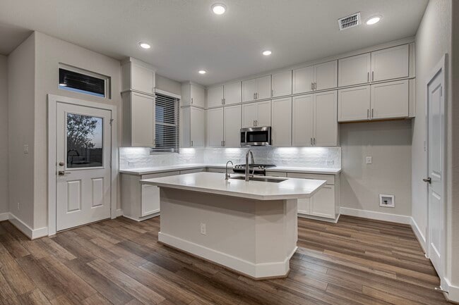 Building Photo - 8851 Oakland Rd