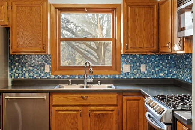 Building Photo - 7885 E Oakbrook Cir