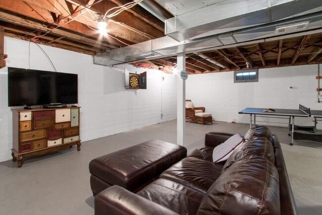 Building Photo - 1300 Dodge St