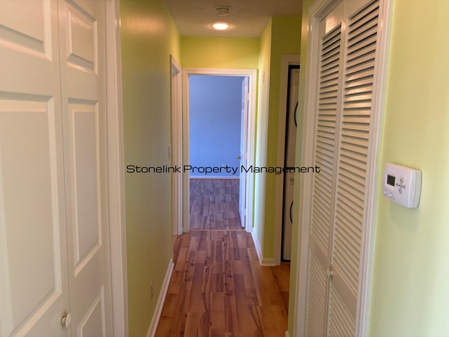Building Photo - Newly Renovated Condo For Rent in North At...