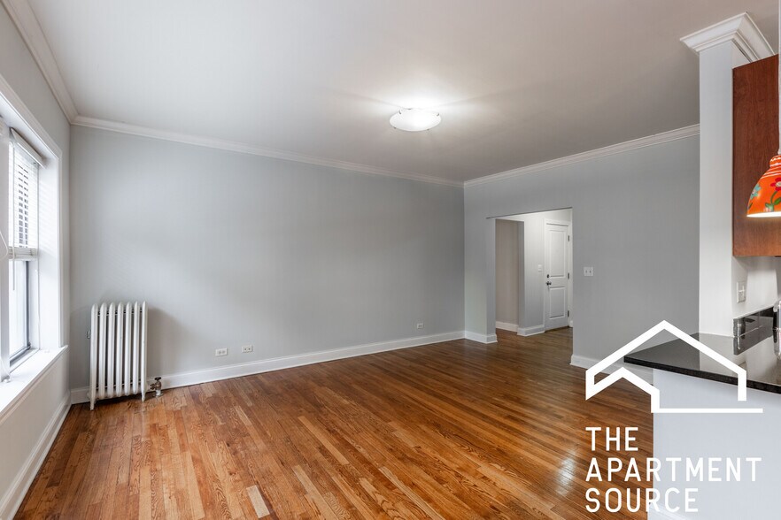 Building Photo - 736 W Addison St