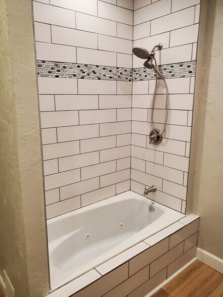 Building Photo - 6823 Guyler St